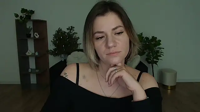 Snapshot of MariaSttone chatting on 02/04/25, 04:29 MariaSttone online show from 02/04/25, 04:29