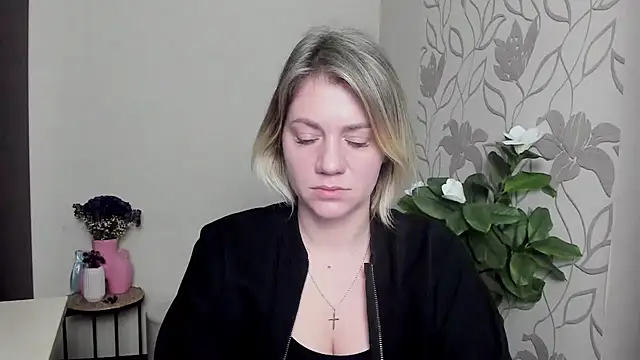 Snapshot of MariaSttone chatting on 03/11/25, 09:24 MariaSttone online show from 03/11/25, 09:24