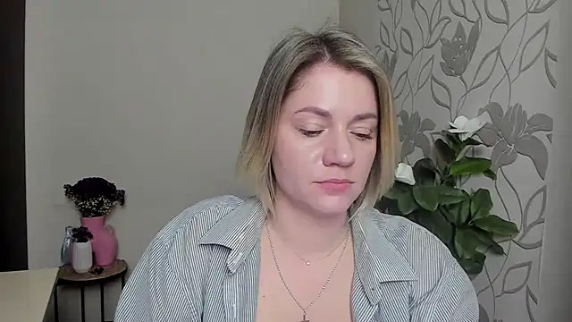 Snapshot of MariaSttone chatting on 03/11/25, 05:57 MariaSttone online show from 03/11/25, 05:57