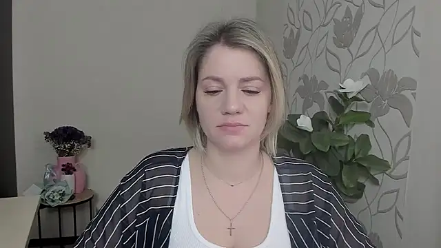 Snapshot of MariaSttone chatting on 03/21/25, 11:12 MariaSttone online show from 03/21/25, 11:12