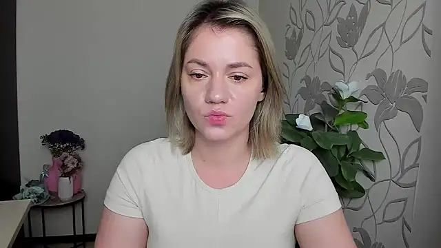 Snapshot of MariaSttone chatting on 09/28/25, 10:42 MariaSttone online show from 09/28/25, 10:42