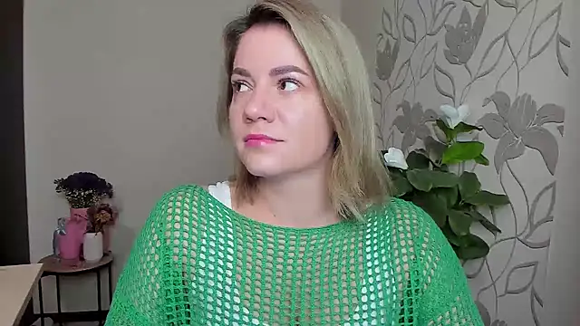 Snapshot of MariaSttone chatting on 09/30/25, 12:21 MariaSttone online show from 09/30/25, 12:21