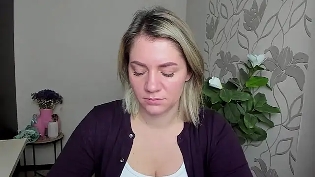 Snapshot of MariaSttone chatting on 10/14/25, 10:49 MariaSttone online show from 10/14/25, 10:49