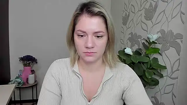 Snapshot of MariaSttone chatting on 10/15/25, 09:20 MariaSttone online show from 10/15/25, 09:20