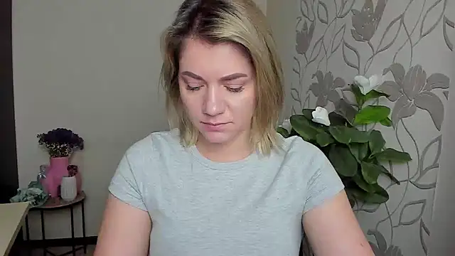 Snapshot of MariaSttone chatting on 10/23/25, 09:30 MariaSttone online show from 10/23/25, 09:30