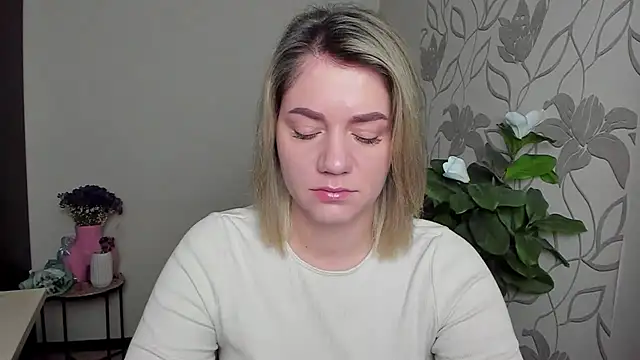 Snapshot of MariaSttone chatting on 10/24/25, 11:17 MariaSttone online show from 10/24/25, 11:17