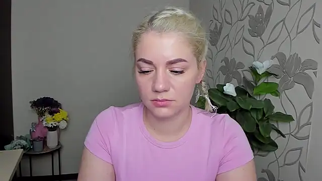 Snapshot of MariaSttone chatting on 11/20/25, 12:38 MariaSttone online show from 11/20/25, 12:38