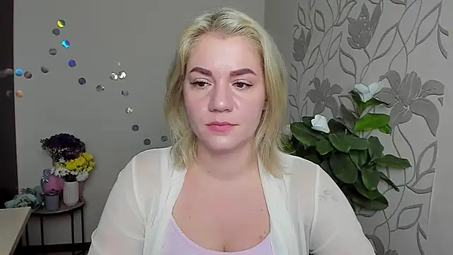 Snapshot of MariaSttone chatting on 11/25/25, 09:42 MariaSttone online show from 11/25/25, 09:42