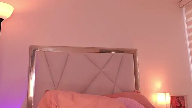 nicollefiorett online show from 01/15/25, 10:24