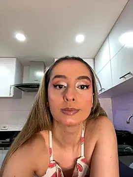 nicollefiorett online show from 09/29/25, 10:14