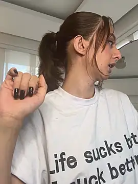 nicollefiorett online show from 04/28/26, 10:04