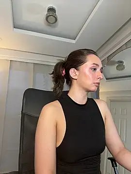 nicollefiorett online show from 05/07/26, 11:10