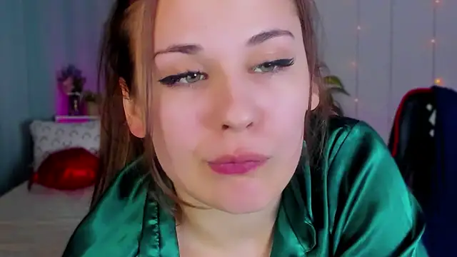 Snapshot of Makima_lee chatting on 02/08/25, 04:47 Makima lee online show from 02/08/25, 04:47
