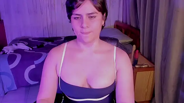 Snapshot of isabelacooperr chatting on 05/15/26, 08:54 isabelacooperr online show from 05/15/26, 08:54