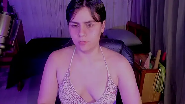Snapshot of isabelacooperr chatting on 05/28/26, 06:21 isabelacooperr online show from 05/28/26, 06:21