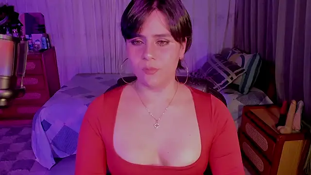 Snapshot of isabelacooperr chatting on 06/04/26, 12:33 isabelacooperr online show from 06/04/26, 12:33