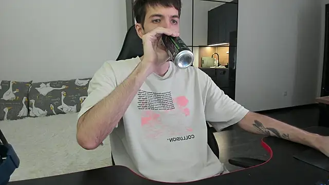 Snapshot of White_Dylan chatting on 01/17/26, 04:54 White Dylan online show from 01/17/26, 04:54