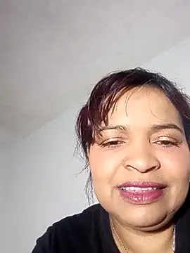 Snapshot of _violetta_- chatting on 10/25/25, 12:13  violetta - online show from 10/25/25, 12:13