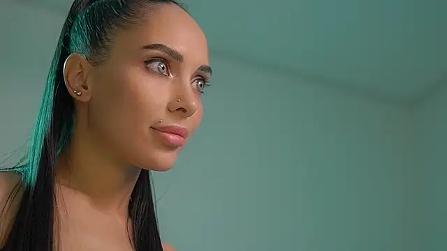 Snapshot of Mila_May_ chatting on 10/20/25, 10:54 Mila May online show from 10/20/25, 10:54