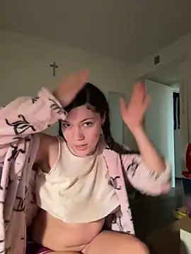 Snapshot of ladylavish chatting on 12/15/24, 01:35 ladylavish online show from 12/15/24, 01:35