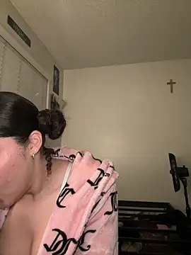 Snapshot of ladylavish chatting on 12/15/24, 11:23 ladylavish online show from 12/15/24, 11:23