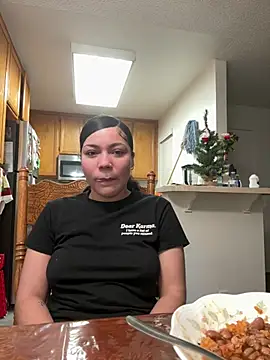 Snapshot of ladylavish chatting on 12/16/24, 06:43 ladylavish online show from 12/16/24, 06:43