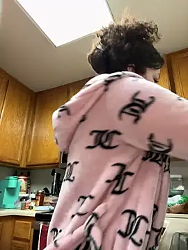 Snapshot of ladylavish chatting on 12/20/24, 03:36 ladylavish online show from 12/20/24, 03:36