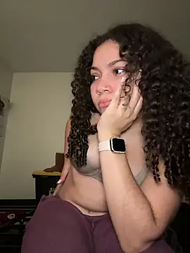 Snapshot of ladylavish chatting on 12/24/24, 04:00 ladylavish online show from 12/24/24, 04:00