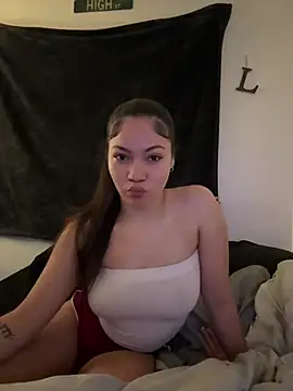 Snapshot of ladylavish chatting on 01/11/25, 05:31 ladylavish online show from 01/11/25, 05:31