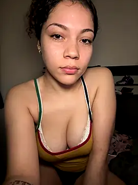 Snapshot of ladylavish chatting on 12/02/25, 07:36 ladylavish online show from 12/02/25, 07:36