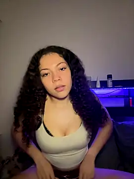 Snapshot of ladylavish chatting on 12/16/25, 05:45 ladylavish online show from 12/16/25, 05:45