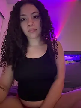 Snapshot of ladylavish chatting on 02/04/26, 05:35 ladylavish online show from 02/04/26, 05:35