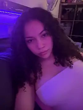 Snapshot of ladylavish chatting on 02/05/26, 06:07 ladylavish online show from 02/05/26, 06:07