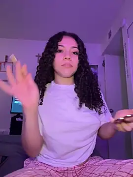 Snapshot of ladylavish chatting on 02/07/26, 04:49 ladylavish online show from 02/07/26, 04:49