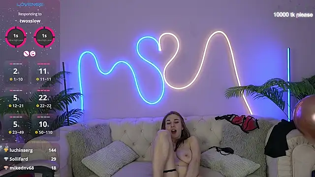 Snapshot of JennyyLuv chatting on 02/13/25, 02:01 JennyyLuv online show from 02/13/25, 02:01