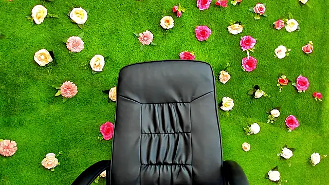 Huge Titties  online show from 01/30/25, 05:09