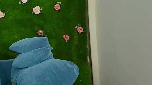 Huge Titties  online show from 11/28/25, 12:41