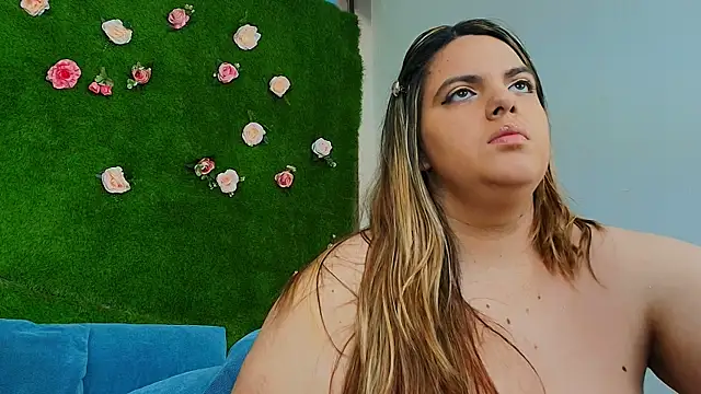 Huge Titties  online show from 06/22/26, 07:11