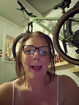 Snapshot of 420Curvybabe chatting on 12/31/24, 12:00 420Curvybabe online show from 12/31/24, 12:00