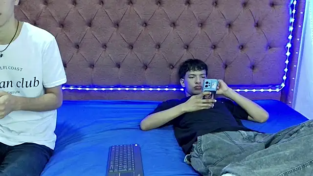 Snapshot of boys_yourparty chatting on 12/27/24, 01:28 boys yourparty online show from 12/27/24, 01:28