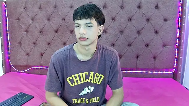 Snapshot of boys_yourparty chatting on 12/29/24, 01:38 boys yourparty online show from 12/29/24, 01:38