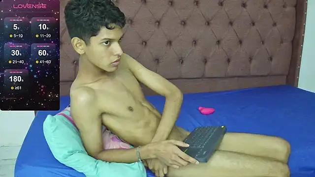 Snapshot of boys_yourparty chatting on 03/17/25, 04:54 boys yourparty online show from 03/17/25, 04:54