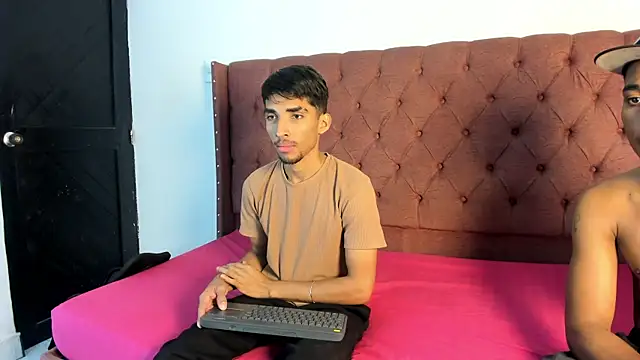 Snapshot of boys_yourparty chatting on 09/18/25, 01:13 boys yourparty online show from 09/18/25, 01:13