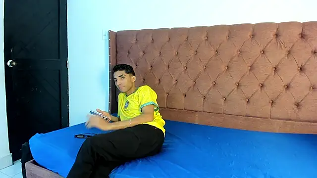 Snapshot of boys_yourparty chatting on 09/30/25, 01:05 boys yourparty online show from 09/30/25, 01:05