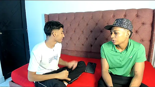 Snapshot of boys_yourparty chatting on 10/09/25, 01:09 boys yourparty online show from 10/09/25, 01:09