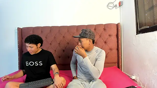 Snapshot of boys_yourparty chatting on 12/04/25, 01:20 boys yourparty online show from 12/04/25, 01:20