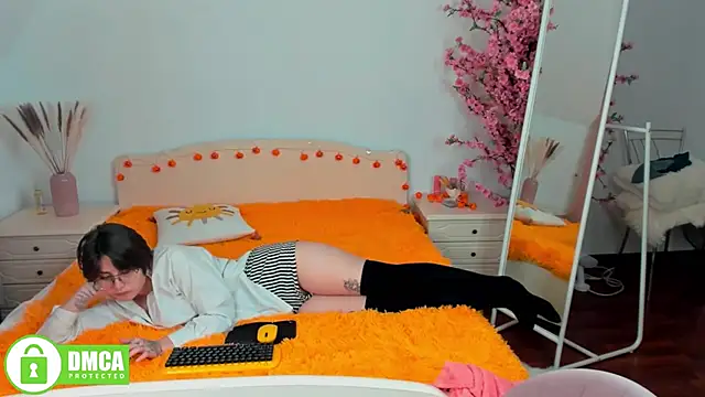 Funny bunnyy online show from 12/03/24, 03:20