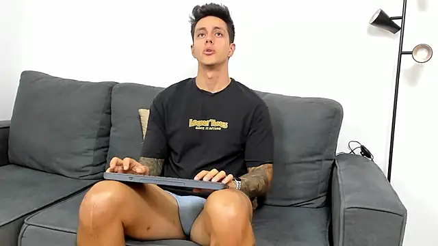 Snapshot of JeanBroc chatting on 09/14/25, 08:52 JeanBroc online show from 09/14/25, 08:52