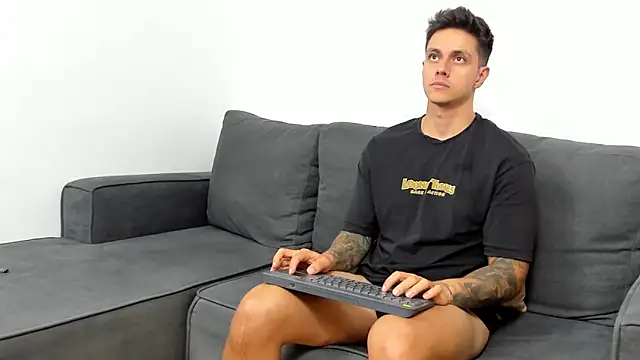 Snapshot of JeanBroc chatting on 09/27/25, 08:36 JeanBroc online show from 09/27/25, 08:36