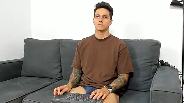 Snapshot of JeanBroc chatting on 10/12/25, 08:19 JeanBroc online show from 10/12/25, 08:19